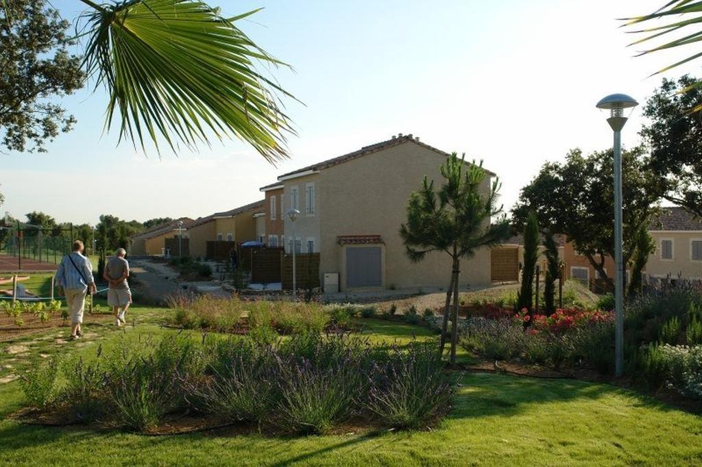 Residence Odalys Le Mas Des Vignes Калвисон Екстериор снимка